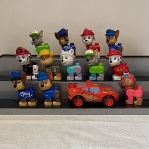 12 Paw Patrol Figures & Car